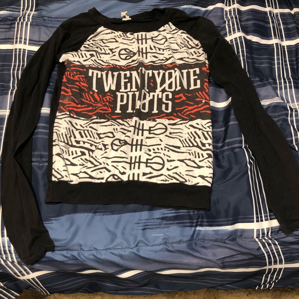 Long sleeve Twenty One Pilots top